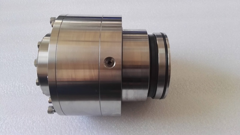 Mechanical seal for side mixing