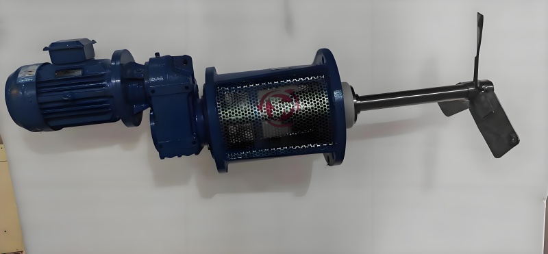 Side entry gear drive mixers
